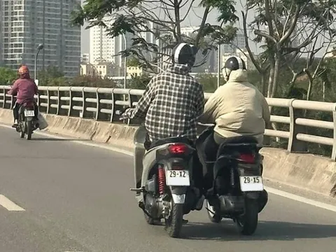 Mức phạt "khủng" và điểm trừ GPLX với hành vi điều khiển phương tiện đẩy xe người khác trên đường, ai cũng cần biết