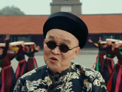 ‘Bắn rap’ trong Bắc Bling: Nghệ sỹ Xuân Hinh giàu cỡ nào mà lo Hòa Minzy không đủ tiền trả cát-xê?