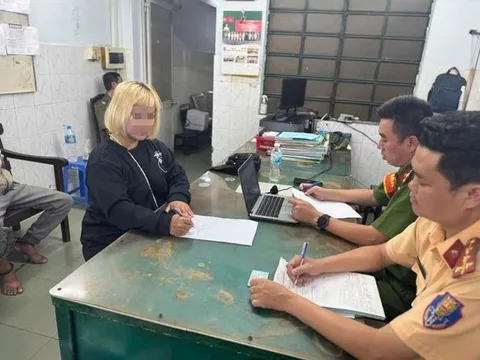 Người phụ nữ 43 tuổi "cưỡi" vali chạy trên đường phố ở TP.HCM bị xử phạt bao nhiêu tiền?