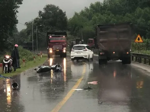 Xót xa cảnh 2 học sinh là anh em ruột thương vong do va cham với ô tô tải