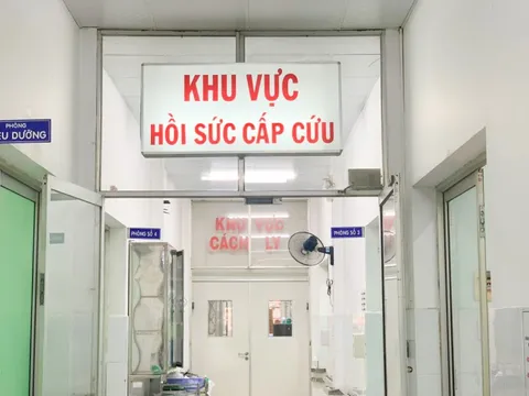 Sáu người nhập viện cấp cứu sau khi uống rượu trái cây