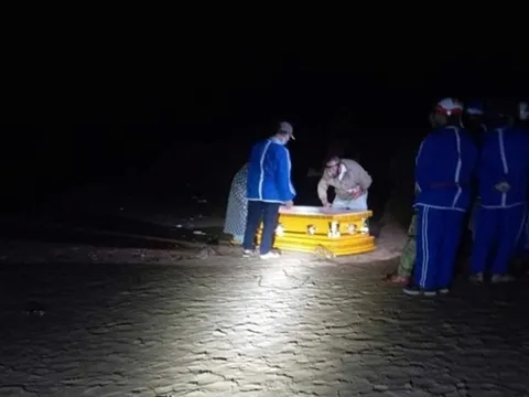 Phú Yên: Phát hiện một phần thi thể nam giới đang phân hủy trôi vào bãi biển