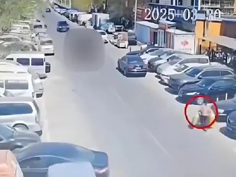 Hóa vàng cầu bình an, người phụ nữ bất cẩn đốt luôn 9 chiếc xe ô tô