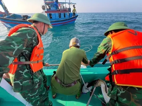 Phát hiện thi thể nam giới trôi dạt trên biển Phú Yên