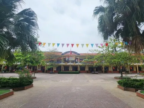 Nghệ An: 12 học sinh ngộ độc thực phẩm nghi do ăn cơm nắm mua trước cổng trường