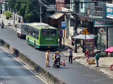 Hiện trường thương tâm vụ người phụ nữ khiếm thị bị xe buýt cán