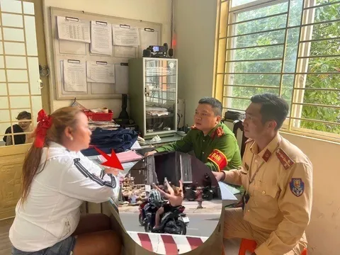 "Quái xế" mặc áo yếm lái xe gây náo loạn đường phố: Cô gái khai báo bất ngờ về tình trạng sức khỏe