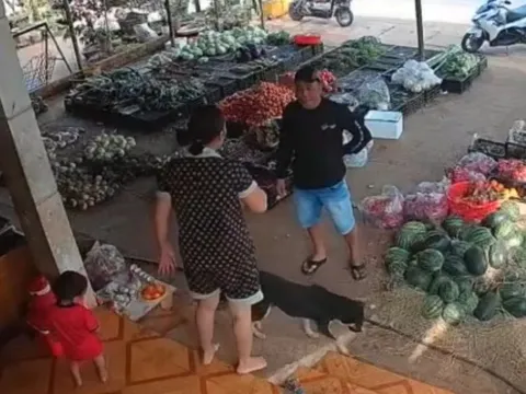 Thủ đoạn tinh vi: Cầm cố điện thoại iPhone nhái bằng hóa đơn giả