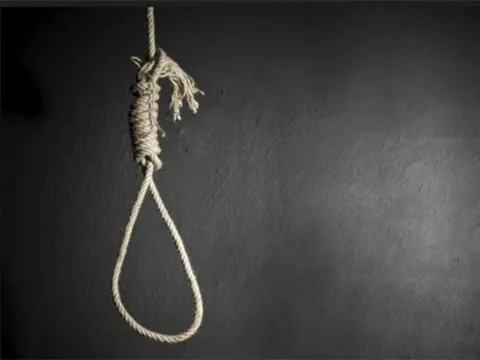 Nữ sinh 19 tuổi định "làm liều" vì lo cho bố ốm nặng