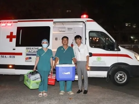 Bế con gái 21 tháng tuổi, chạy xe máy gần 300 km từ Đắk Nông đến Bệnh viện Nhi đồng 2 để ghép gan