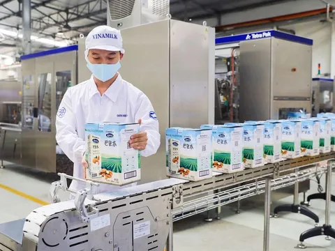 Vinamilk và “ván bài” Mộc Châu Milk