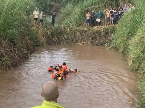 Thương tâm: 4 học sinh rủ nhau đi tắm ao, 2 em đuối nước tử vong