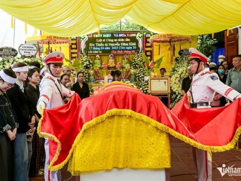 Nghẹn ngào tiễn đưa Thiếu tá Nguyễn Đăng Khải về đất mẹ