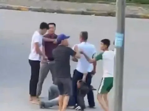 Tài xế, phụ xe khách bị đánh hội đồng dã man giữa đường ở Nghệ An: Nguyên do vì đâu?