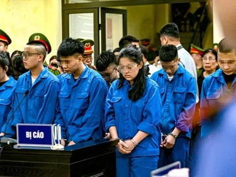 Mẹ nạn nhân giữa phiên tòa xét xử nhóm quái xế nấc nghẹn nhớ về con, chỉ mong 1 điều ai nghe cũng xót xa