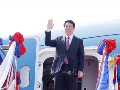 Chủ tịch nước Lương Cường đến Vientiane, bắt đầu thăm cấp Nhà nước đến Lào