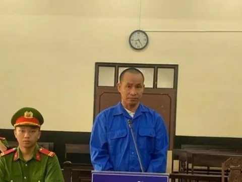 Gã đàn ông đồi bại, 7 lần "giở trò" với con gái bị tuyên án chung thân