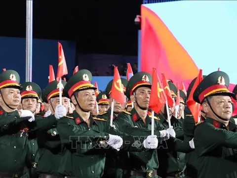 Rạng ngời niềm tự hào trong đội hình diễu hành ngày đại lễ