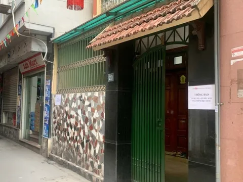 Nhiều vi phạm khiến trung tâm dạy thêm khoảng 600 học sinh ở phố Chùa Láng bị tạm dừng hoạt động