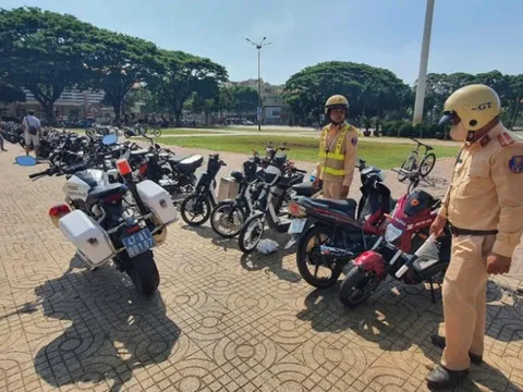 Cảnh sát vây ráp, tạm giữ 64 xe điện thi thố "độ chế đẹp, công suất lớn", 68 nam nữ sinh lộ diện