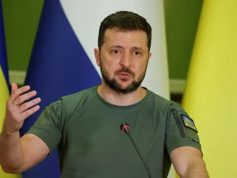 Tổng thống Zelensky tuyên bố bất ngờ về sự "thỏa hiệp lớn" với Nga giữa lúc "căng như dây đàn"