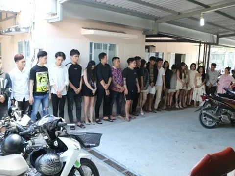 Đột nhập quán ăn, công an phát hiện sự thật thác loạn