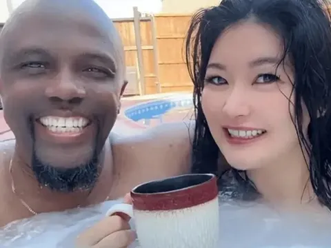 Chàng trai châu Phi lấy vợ mỹ nhân trắng nõn, bị nhà ngoại chê "cháu sẽ có màu da đen", em bé chào đời cực bất ngờ