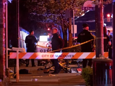 Hiện trường vụ ô tô lao vào đám đông, ít nhất 9 người tử vong