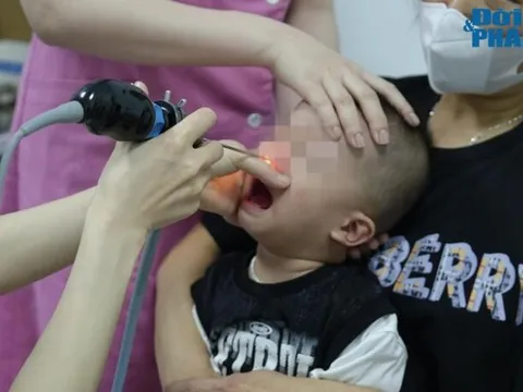 Bé 9 tháng tuổi bị bệnh chưa có thuộc đặc trị, những biểu hiện giống như trẻ mọc răng mà nhiều mẹ dễ bỏ qua