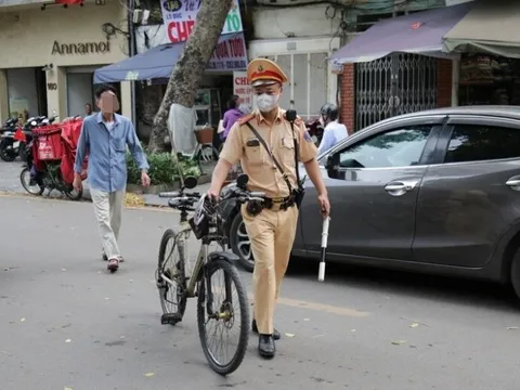 Đi xe đạp ra lễ đình làng sau khi uống vài cốc bia, người đàn ông bị phạt 350 nghìn đồng, tạm giữ phương tiện