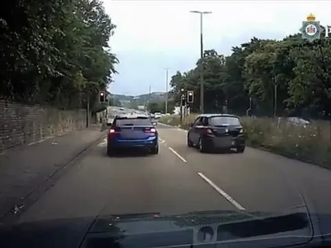 Tài xế ô tô tông bé gái tử vong khi cố vượt đèn đỏ, hành động sau đó gây phẫn nộ