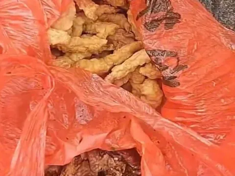 Xót xa hết lễ, những túi thực phẩm ông bà ở quê gửi, con cháu lên thành phố đến nửa đường thì vứt đi