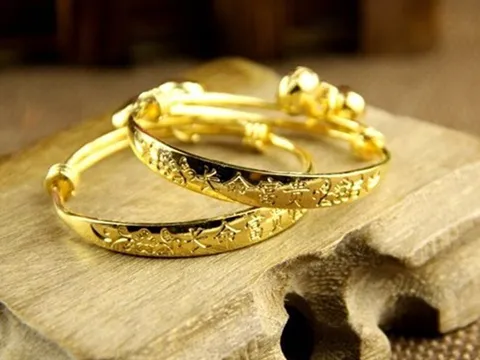 Giữa lúc giá vàng đang cao, con bị mất chiếc lắc chân, kiểm tra camera tôi bàng hoàng vì liên quan đến mẹ chồng