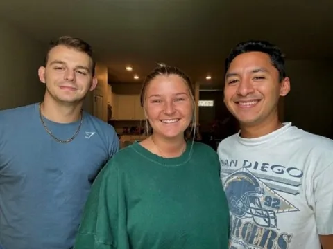 Ngỡ ngàng lý do cô gái 25 tuổi sống chung nhà với cả chồng cũ và chồng mới, có hạnh phúc không?