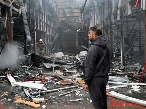 Nga cảnh báo "nóng" Ukraine , Tổng thống Zelensky tuyên bố bất ngờ