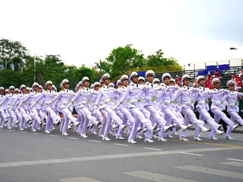 Khoảng 200 cán bộ, chiến sĩ Hải quân diễu binh, diễu hành kỷ niệm 70 năm giải phóng Hải Phòng