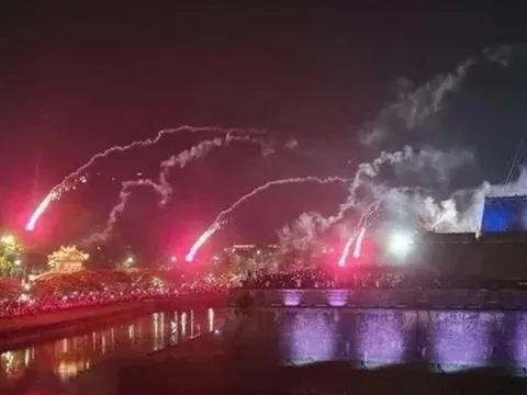 Vì sao hỏa pháo súng thần công 'lạc' vào khán giả ở Huế?