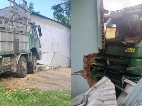 Xe tải đang chạy bất ngờ tông sập nhà dân, bé 5 tháng tuổi tử vong thương tâm