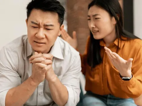 Về quê vợ ăn giỗ, chồng tôi liên tục nhắc một chuyện khiến anh trai tôi nóng máu, chỉ tay đuổi thẳng cổ