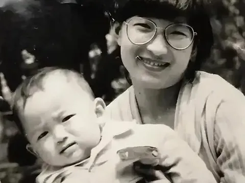 Người mẹ bán hết tài sản tìm con mất tích 32 năm, khi gặp lại con trai nói một câu khiến bà nghẹn ngào