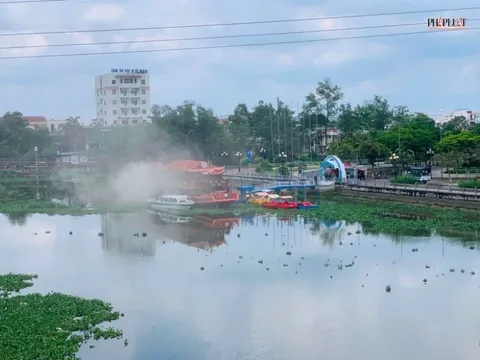 Bất ngờ về nguyên nhân khiến du thuyền trên Vàm Cỏ Tây ở Long An bốc khói