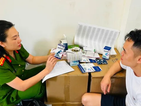 Cận cảnh sản phẩm trong vụ 100 tấn thực phẩm chức năng, thiết bị y tế giả được phân phối tại nhiều hiệu thuốc, bệnh viện