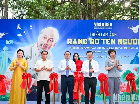 Khai mạc triển lãm và ra mắt ấn phẩm đặc biệt kỷ niệm 135 năm Ngày sinh Chủ tịch Hồ Chí Minh