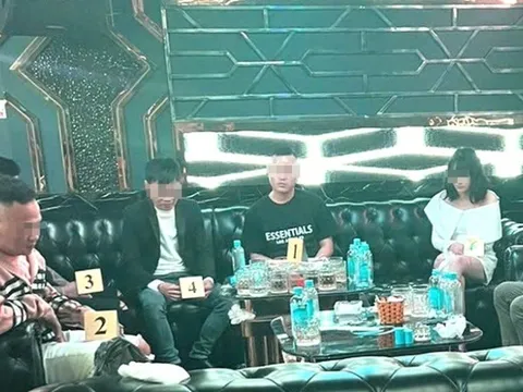 Công an đột kích quán bar Sky, hiện trường thác loạn, nhiều người có hành vi vi phạm pháp luật ngay tại chỗ