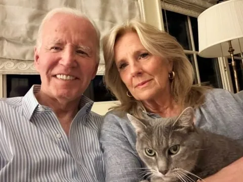 "Cảm ơn các bạn đã vực dậy chúng tôi bằng tình yêu thương và sự ủng hộ", Cựu Tổng thống Mỹ Joe Biden lần đầu trải lòng sau khi công bố mắc ung thư