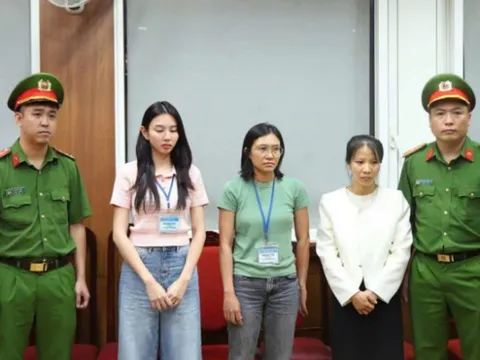 Hoa hậu Thùy Tiên "ve sầu thoát xác" thế nào với trách nhiệm trong vụ kẹo Kera khi đã được trả tiền hoa hồng gần 7 tỷ đồng?