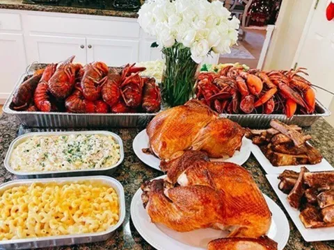 Lần đầu đưa con về quê chồng nghỉ hè, con dâu thấy mẹ chồng đãi cháu cao lương mỹ vị liền tức giận bỏ đi