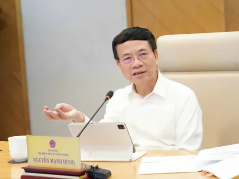 Bộ trưởng Nguyễn Mạnh Hùng: Dùng công nghệ để 'đỡ việc' cho cán bộ, công chức cấp xã