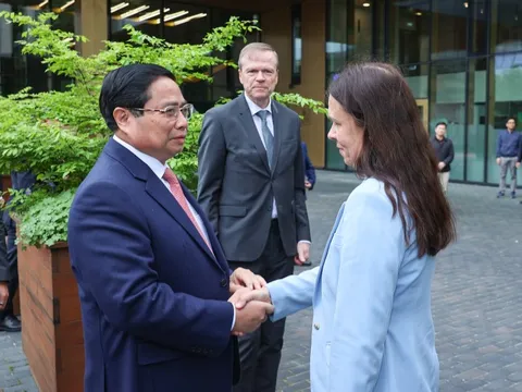 Thủ tướng thăm trung tâm chính phủ số hàng đầu thế giới tại Estonia