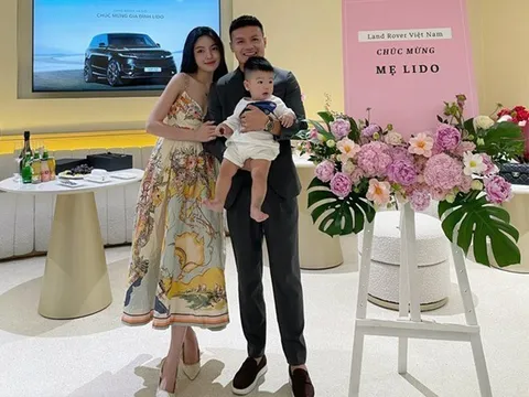 Vợ đại gia của Quang Hải đăng clip mặc đồ bộ, ngồi xổm dạy con 11 tháng, cô giáo mầm non chuyên nghiệp vào nhận xét thẳng thắn